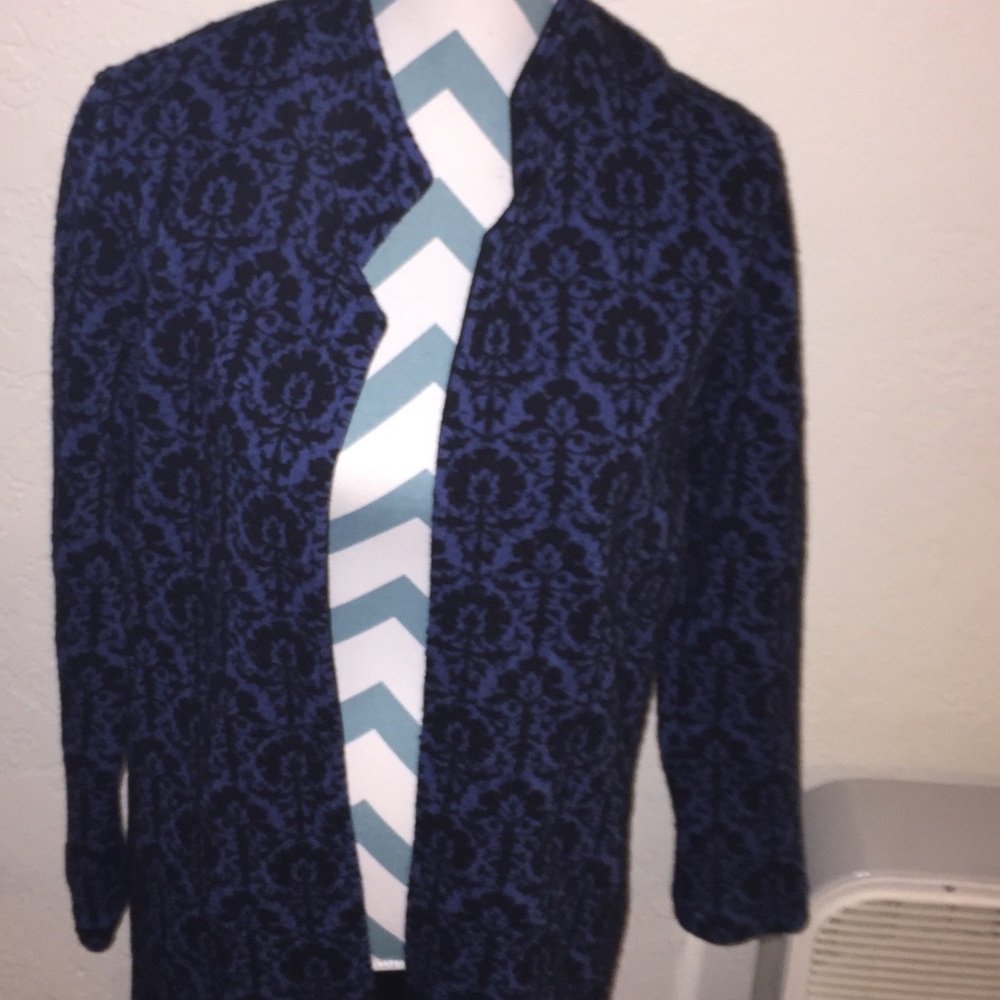 Duster style jacket.  Beautiful floral design